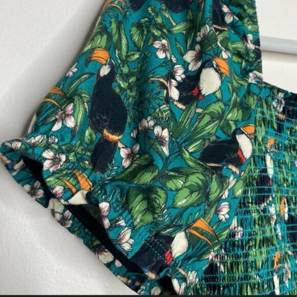 New Dolan Yvan tropical puff sleeve top. - Picture 6 of 8